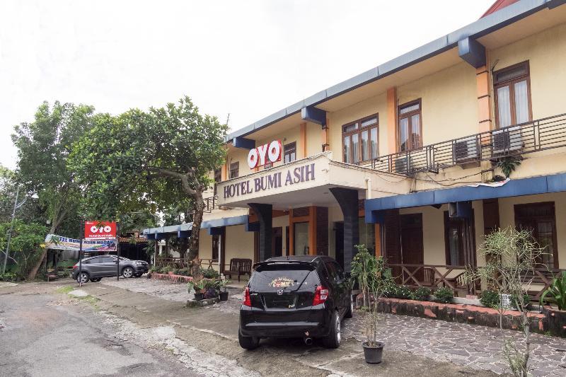 מדאן Oyo 1030 Hotel Bumi Asih מראה חיצוני תמונה