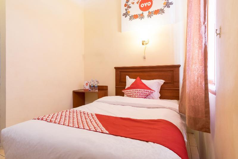 מדאן Oyo 1030 Hotel Bumi Asih מראה חיצוני תמונה
